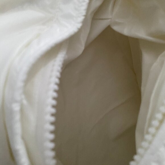 Moncler White Unisex Down Jacket With Hood - Picture 6 of 10